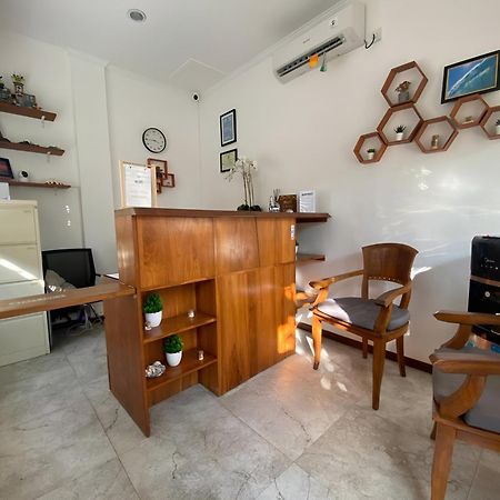 Easy Surf Camp Hotel Kuta  Ngoại thất bức ảnh