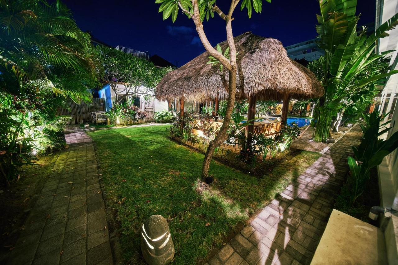 Easy Surf Camp Hotel Kuta  Ngoại thất bức ảnh