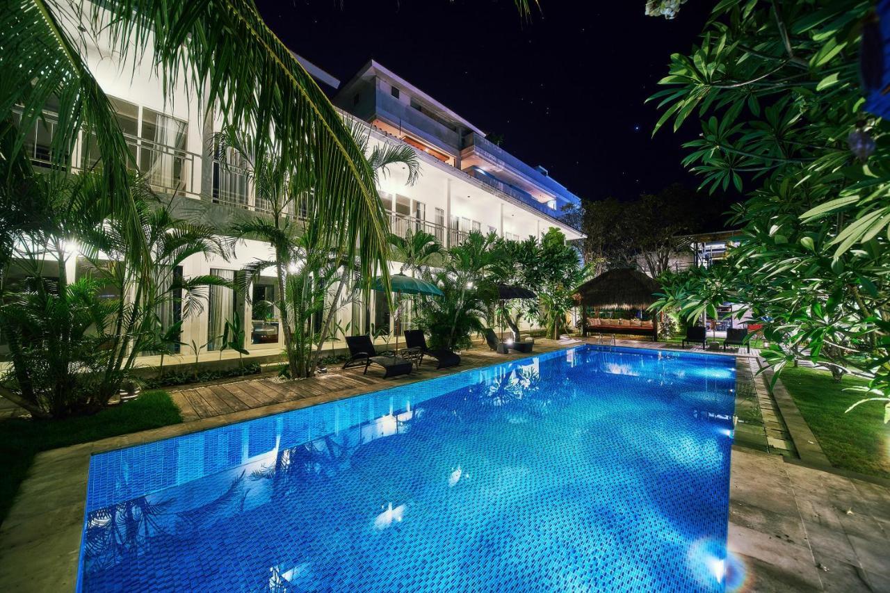 Easy Surf Camp Hotel Kuta  Ngoại thất bức ảnh