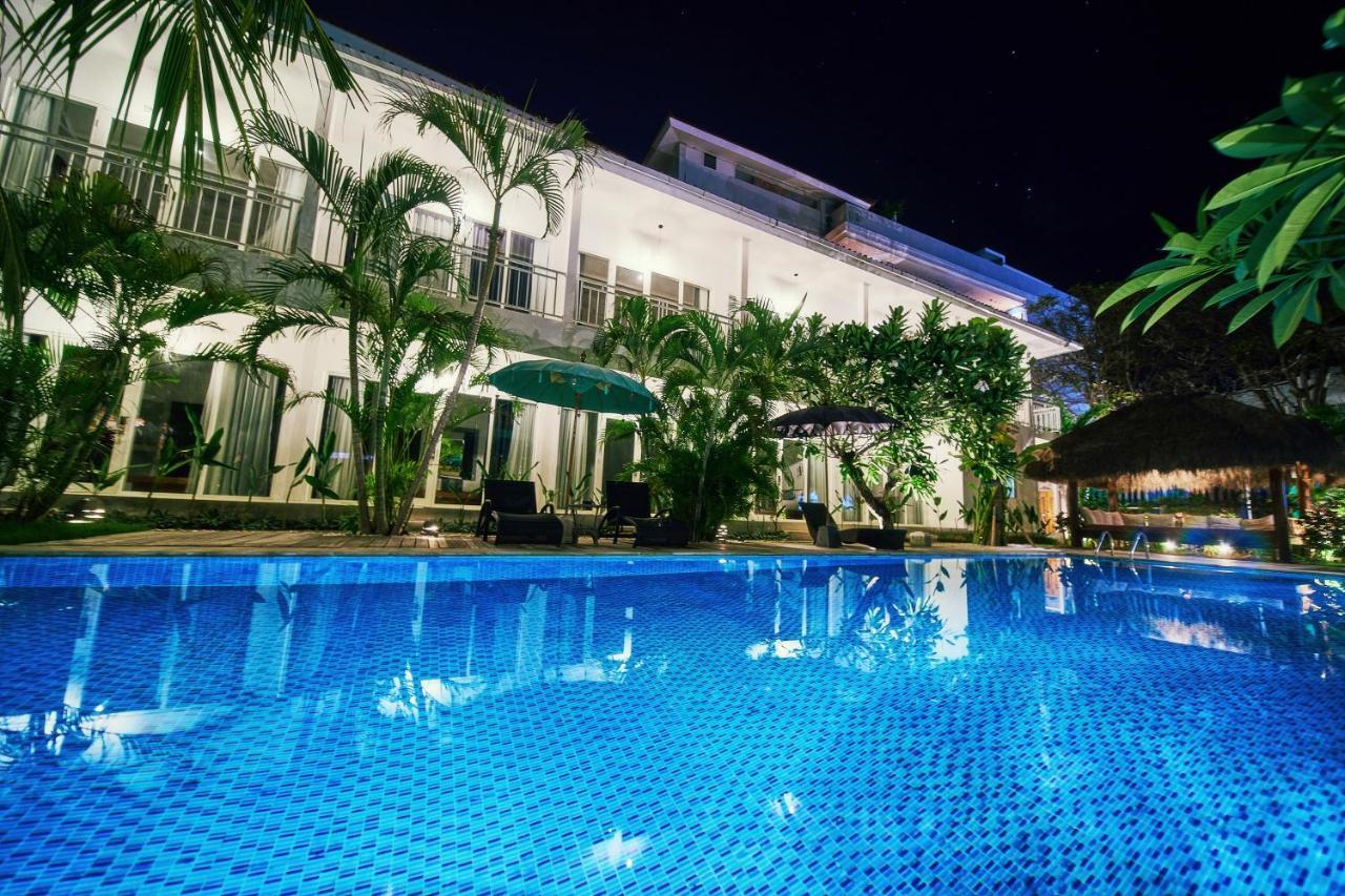 Easy Surf Camp Hotel Kuta  Ngoại thất bức ảnh