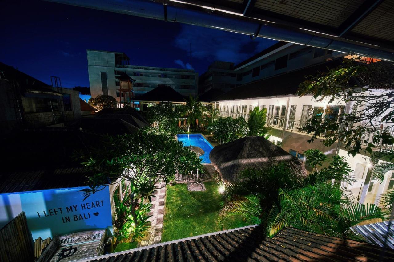 Easy Surf Camp Hotel Kuta  Ngoại thất bức ảnh