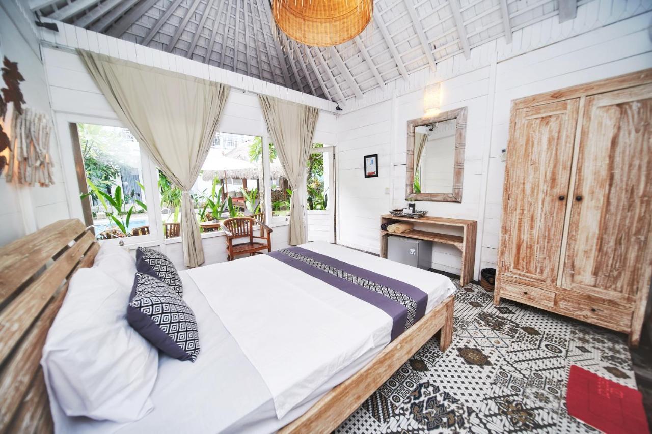 Easy Surf Camp Hotel Kuta  Ngoại thất bức ảnh