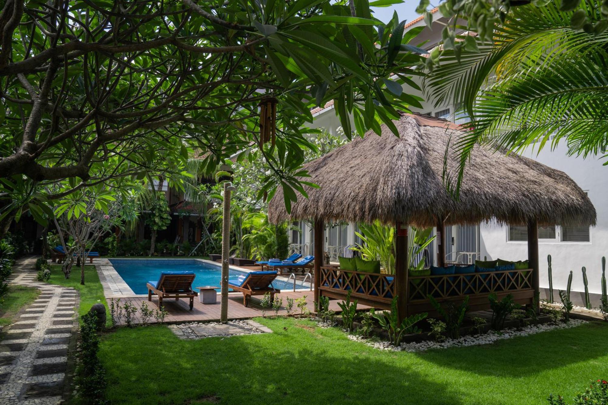 Easy Surf Camp Hotel Kuta  Ngoại thất bức ảnh
