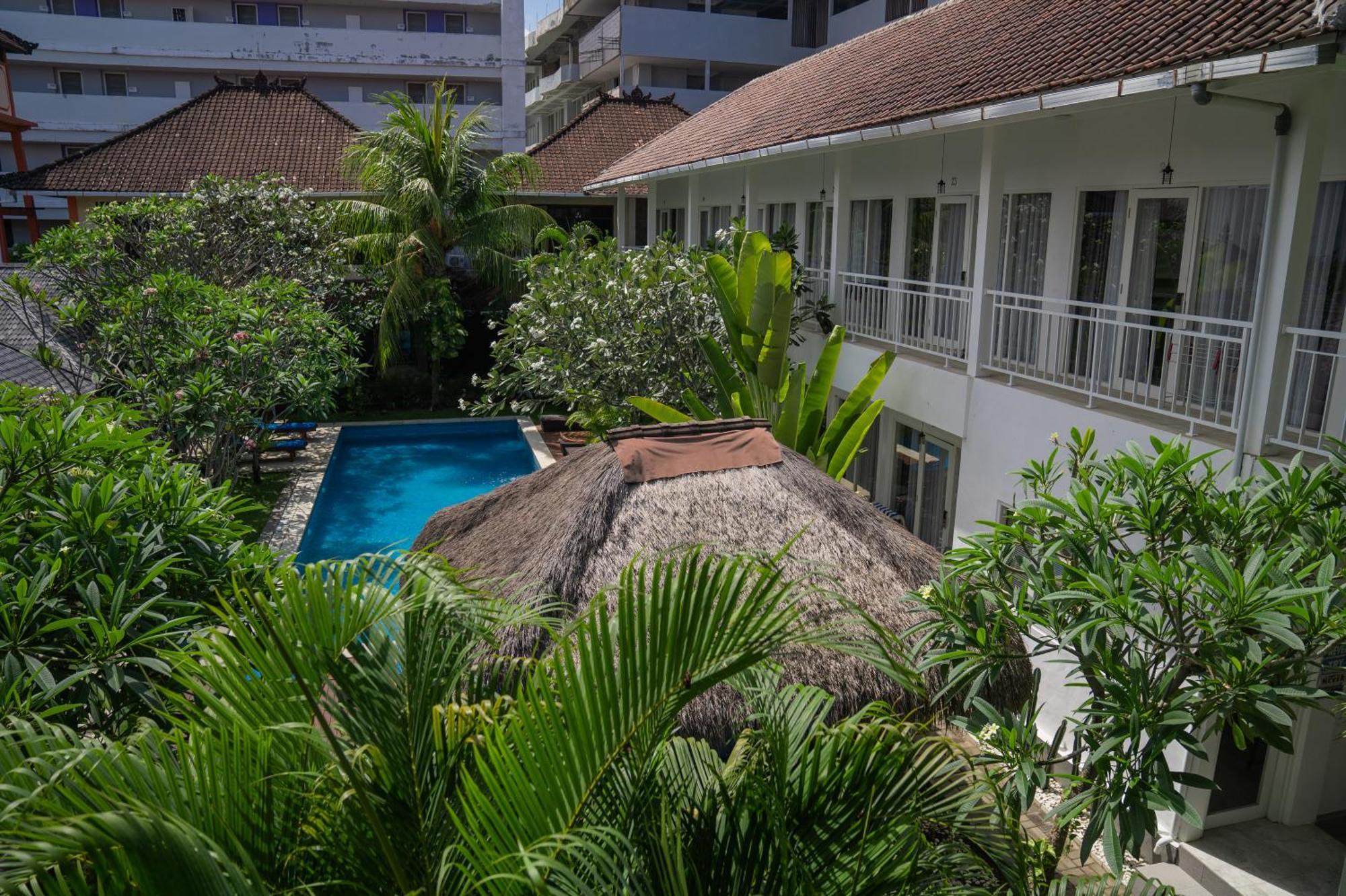 Easy Surf Camp Hotel Kuta  Ngoại thất bức ảnh