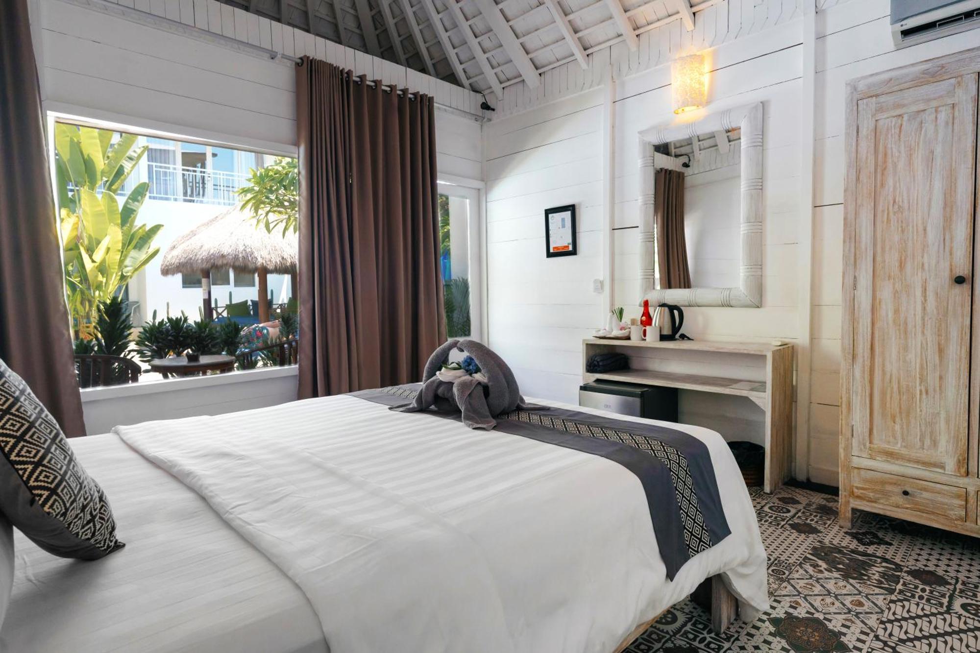 Easy Surf Camp Hotel Kuta  Ngoại thất bức ảnh