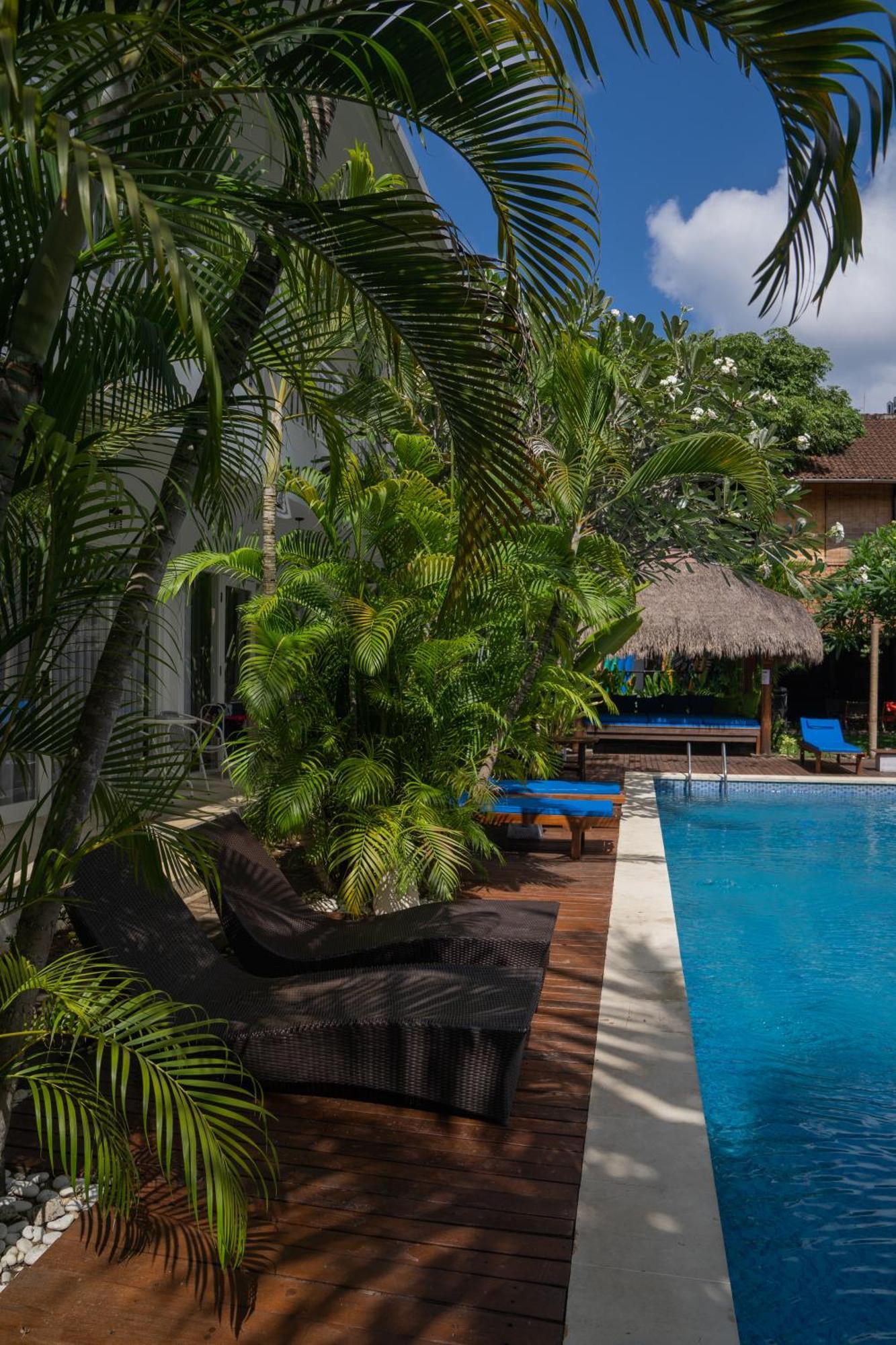 Easy Surf Camp Hotel Kuta  Ngoại thất bức ảnh