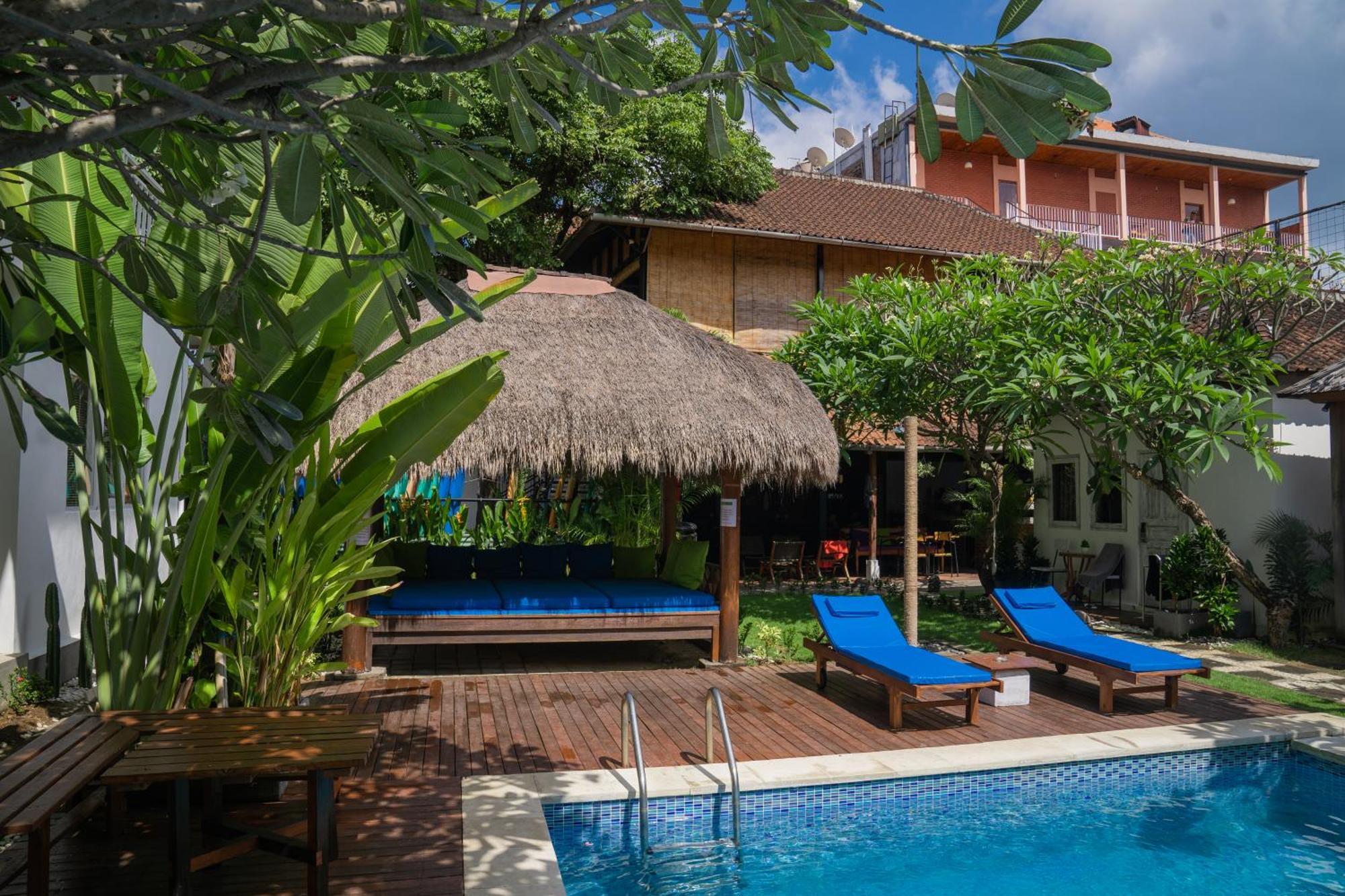 Easy Surf Camp Hotel Kuta  Ngoại thất bức ảnh
