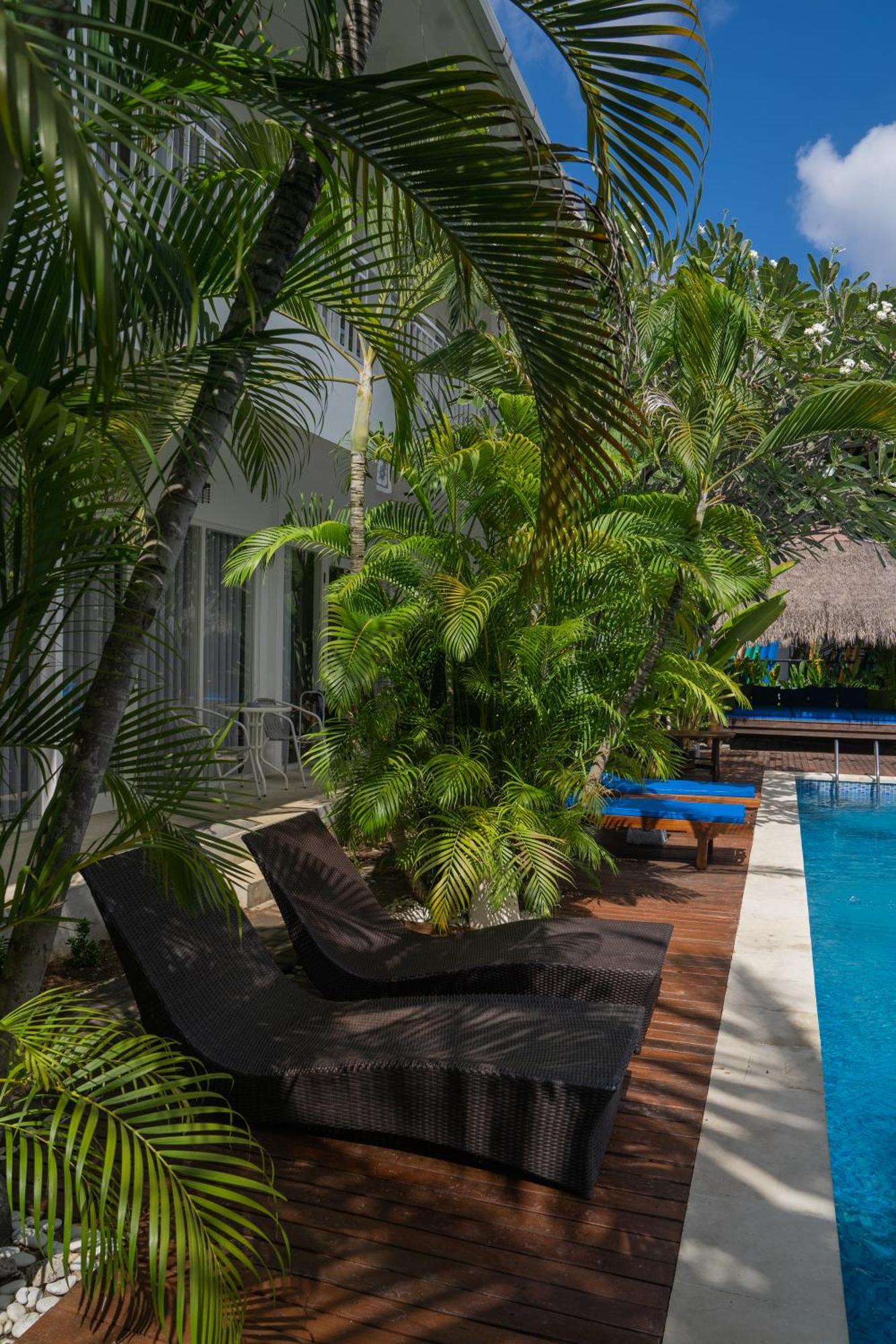 Easy Surf Camp Hotel Kuta  Ngoại thất bức ảnh